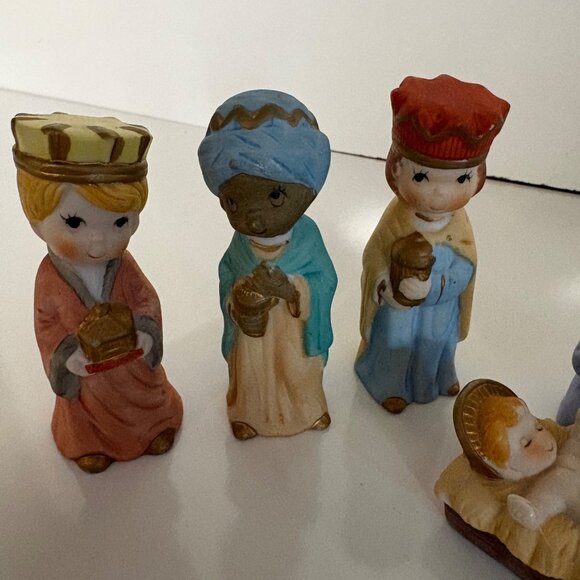 7-Pc Porcelain Nativity Set Holy Family and Wise Men Figurines Original Box - Picture 5 of 9